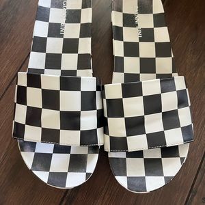 Gianni Bini checkered slides size 8M